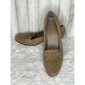 Aerosoles Tan Suede Kitten Heels Size 6.5